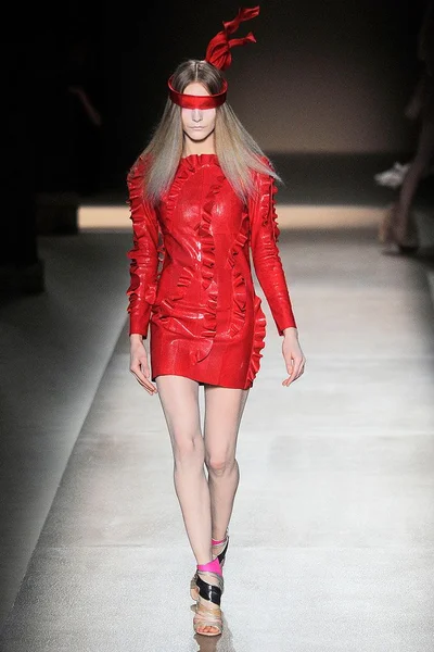 Look 25